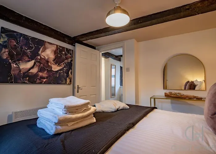 Host & Stay - Chandan Court Apartment